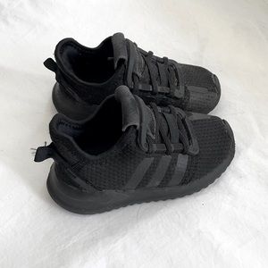 ADIDAS🖤 toddler sneaker